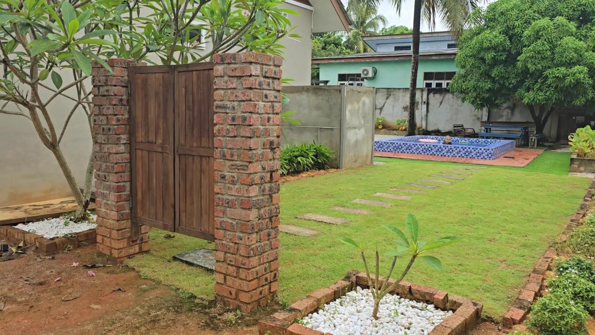 Casa Tiga Homestay Besut カンポン・クアラ・ベシュット エクステリア 写真